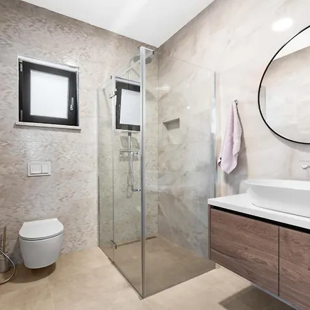 Apartment Venera - For Five People
